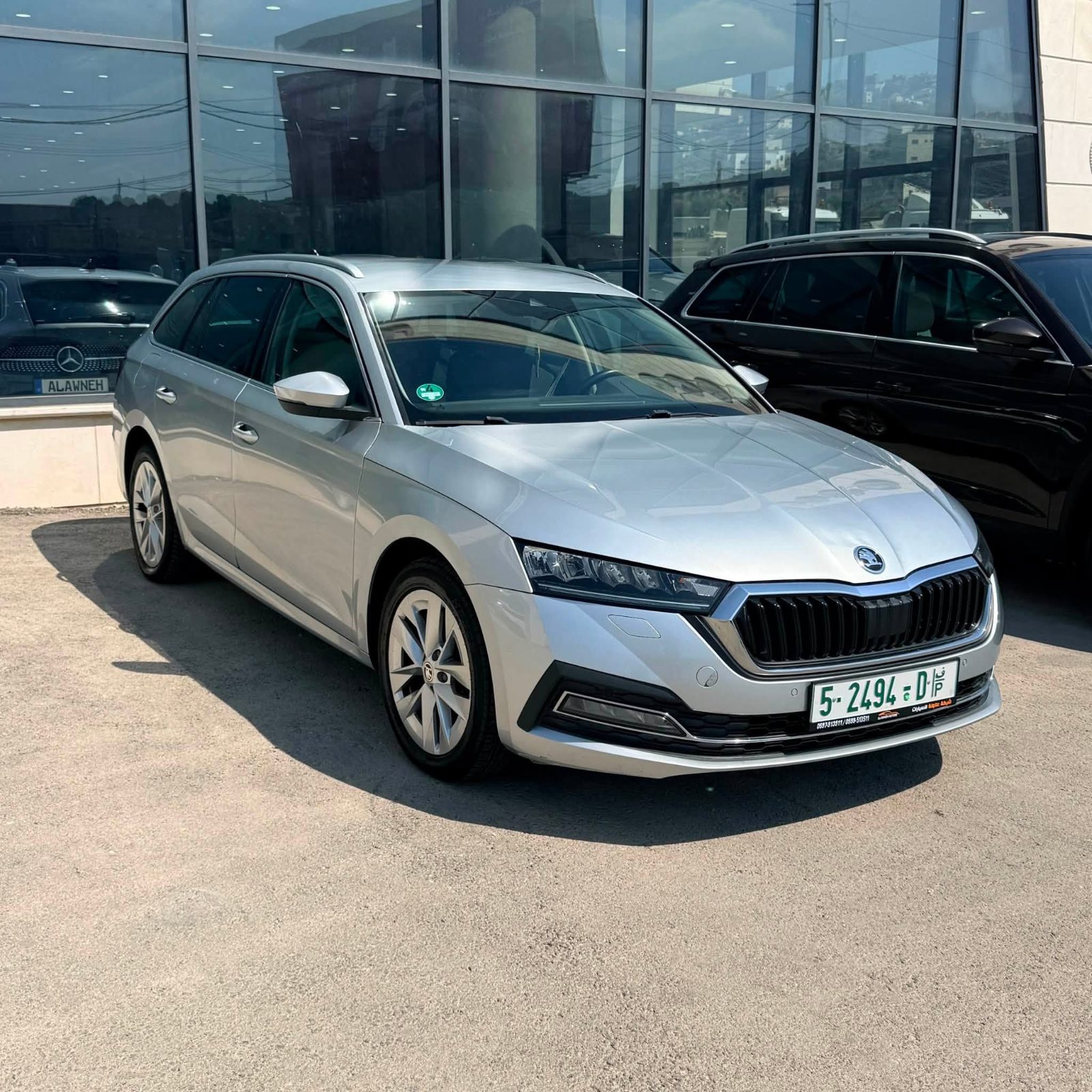 SKODA OCTAVIA COMBI - صورة 2 من 10