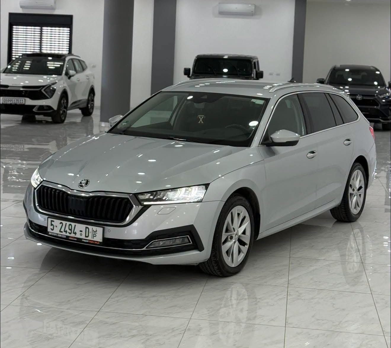 SKODA OCTAVIA COMBI - صورة 3 من 10