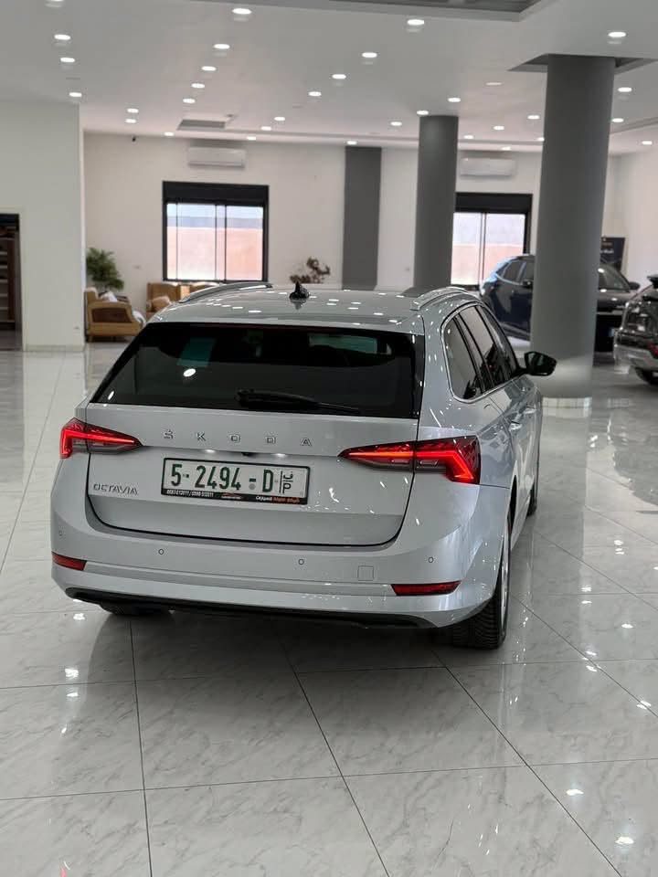 SKODA OCTAVIA COMBI - صورة 5 من 10