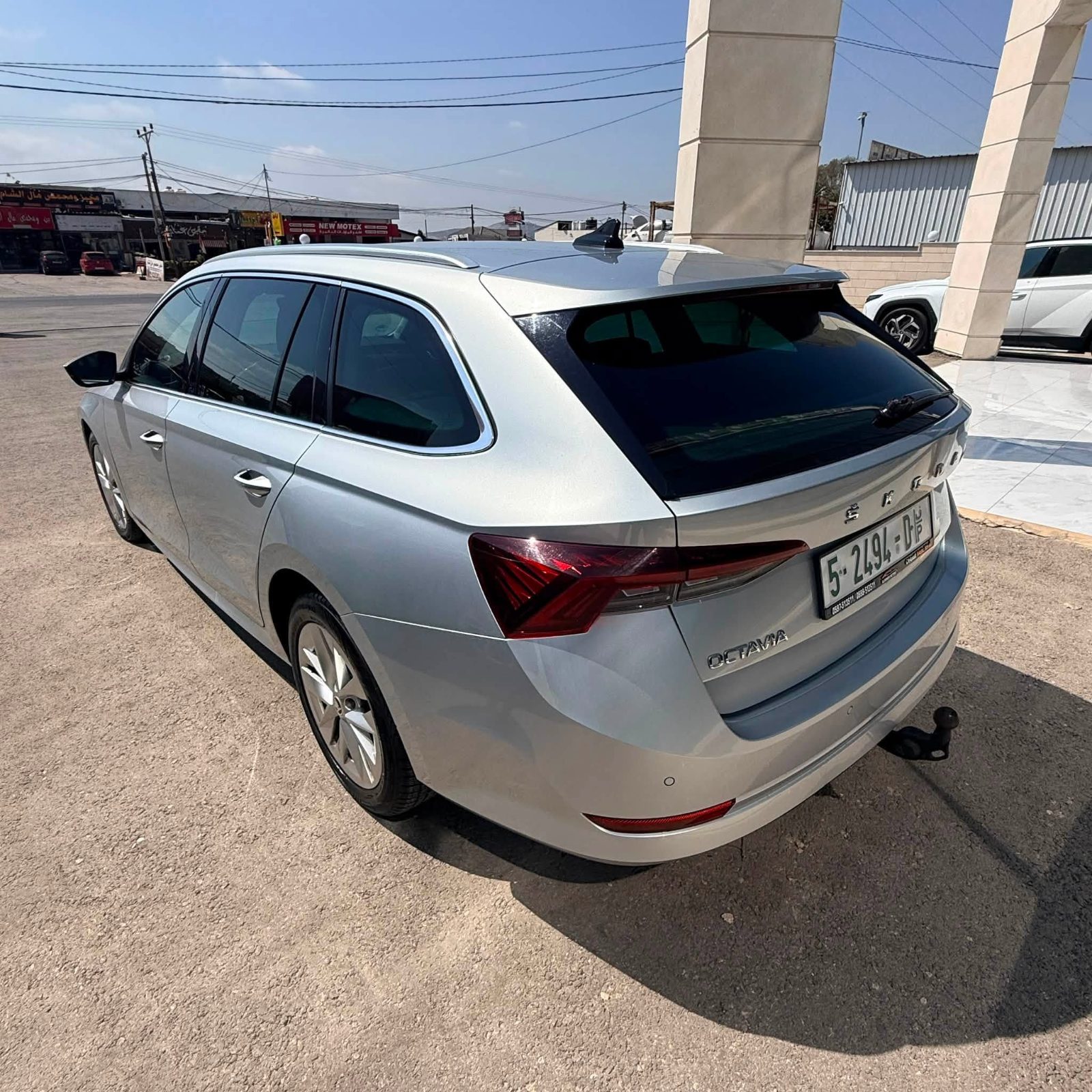 SKODA OCTAVIA COMBI - صورة 6 من 10
