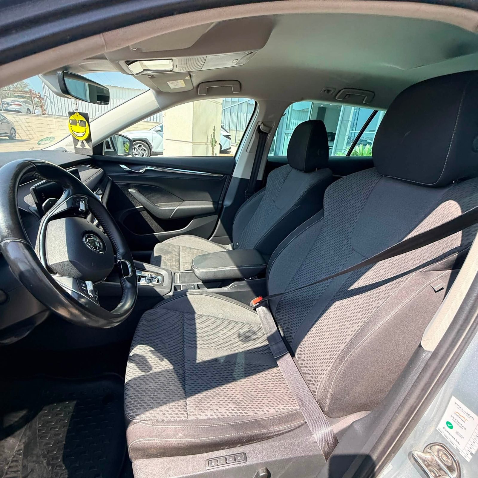 SKODA OCTAVIA COMBI - صورة 8 من 10