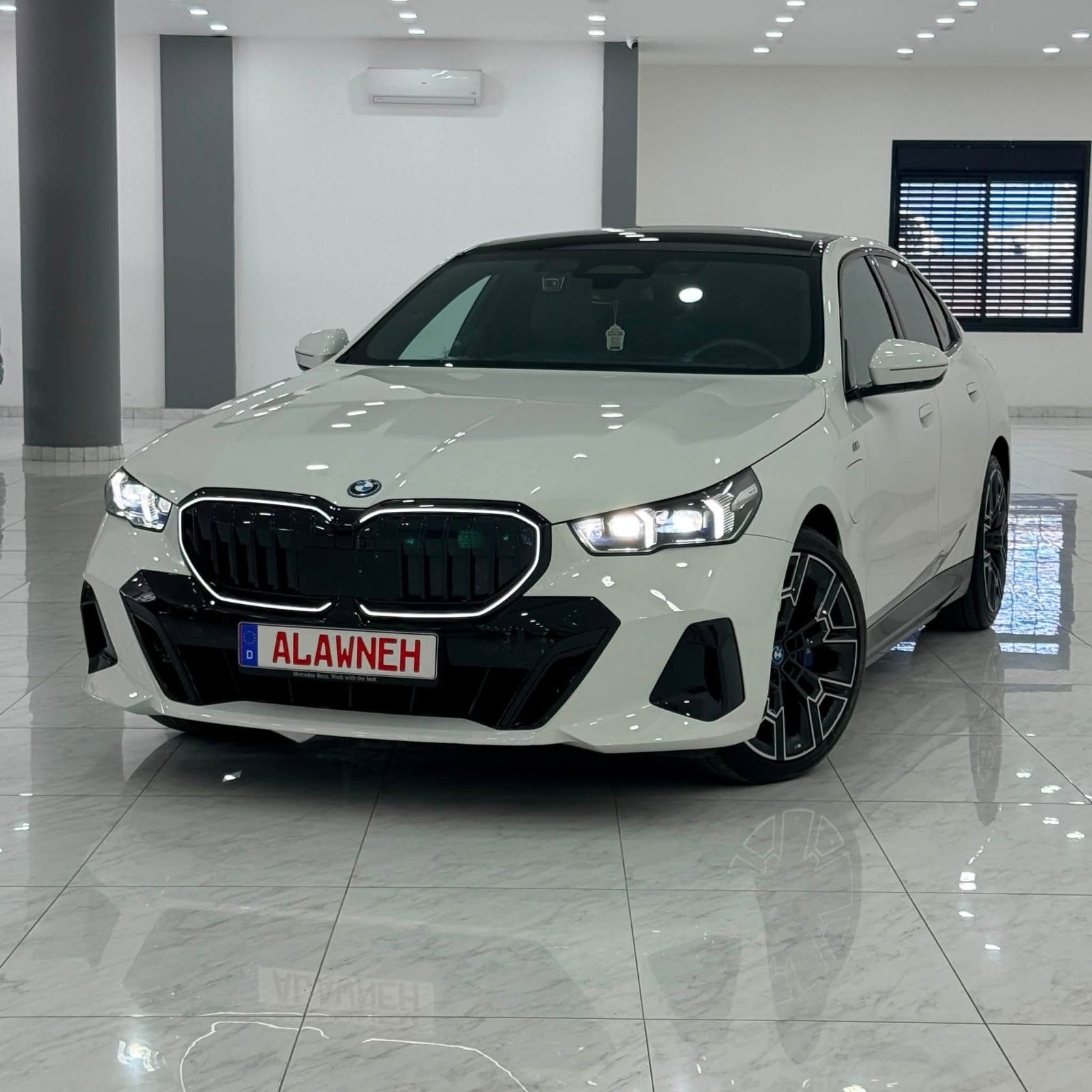 BMW 530e M//PAKIT PROO NIGHT PAKIT - صورة 2 من 30