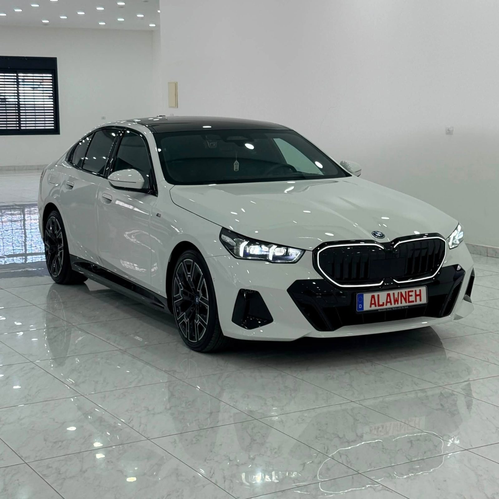 BMW 530e M//PAKIT PROO NIGHT PAKIT - صورة 4 من 30