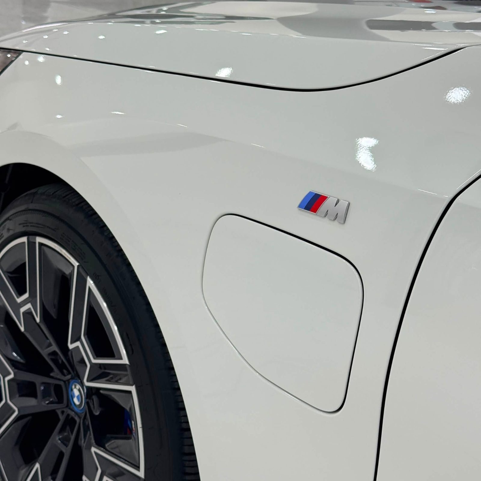 BMW 530e M//PAKIT PROO NIGHT PAKIT - صورة 6 من 30