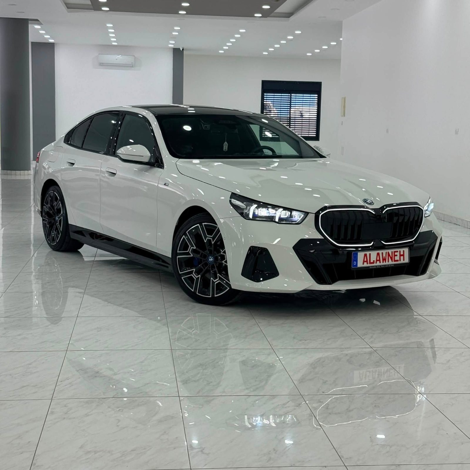 BMW 530e M//PAKIT PROO NIGHT PAKIT - صورة 7 من 30