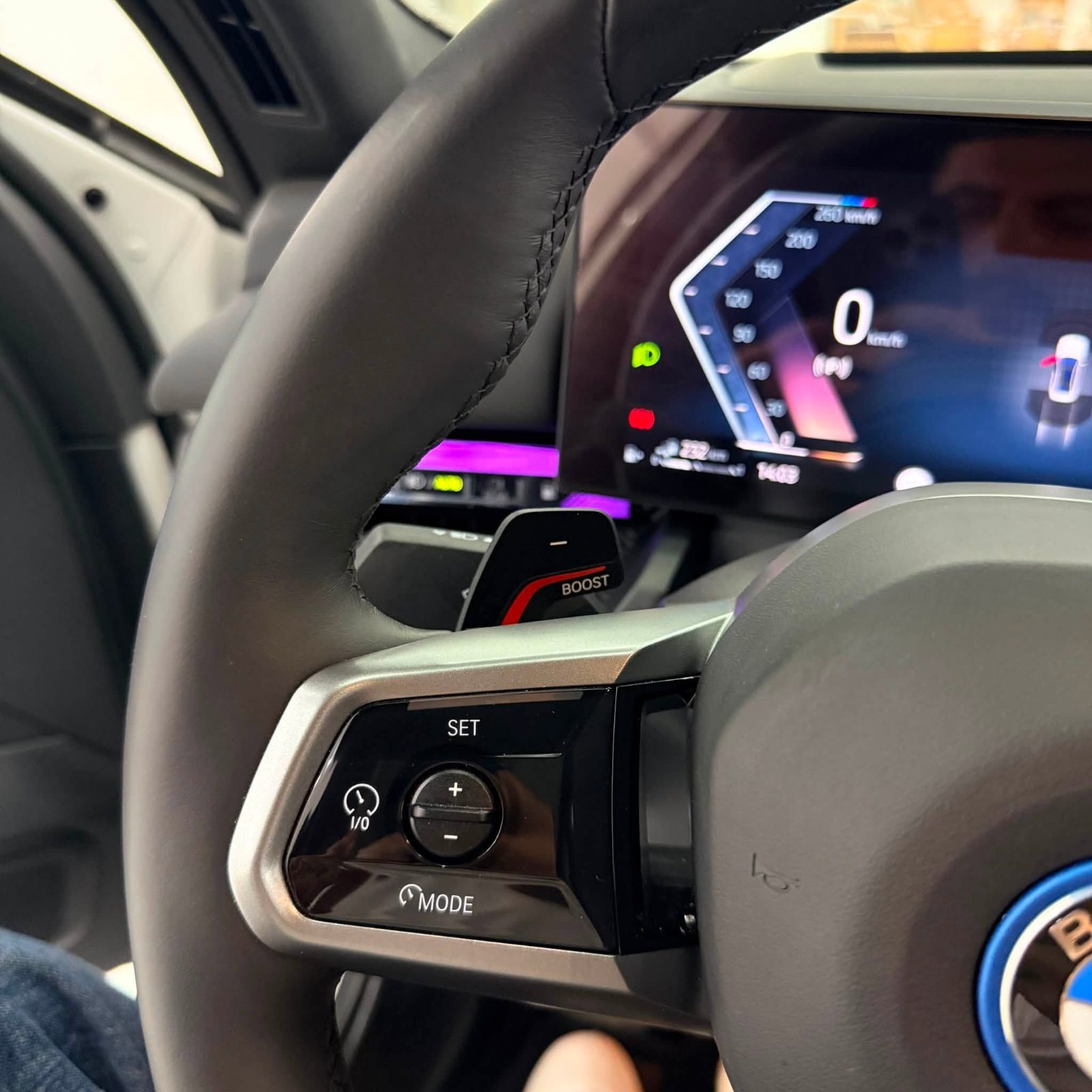 BMW 530e M//PAKIT PROO NIGHT PAKIT - صورة 19 من 30