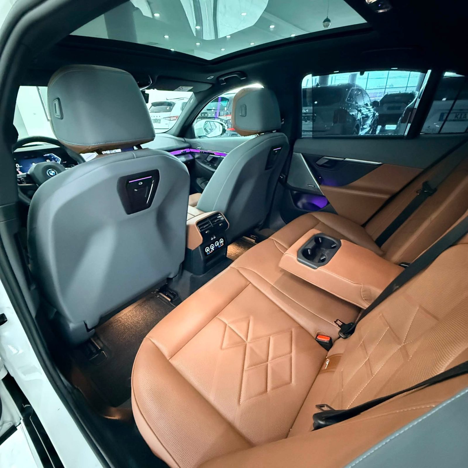 BMW 530e M//PAKIT PROO NIGHT PAKIT - صورة 23 من 30