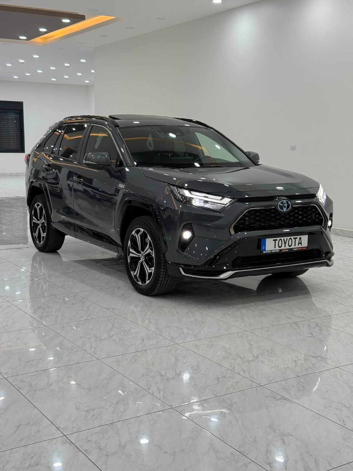 TOYOTA RAV 4 PLUG IN HYBRID STYLE - صورة 2 من 28