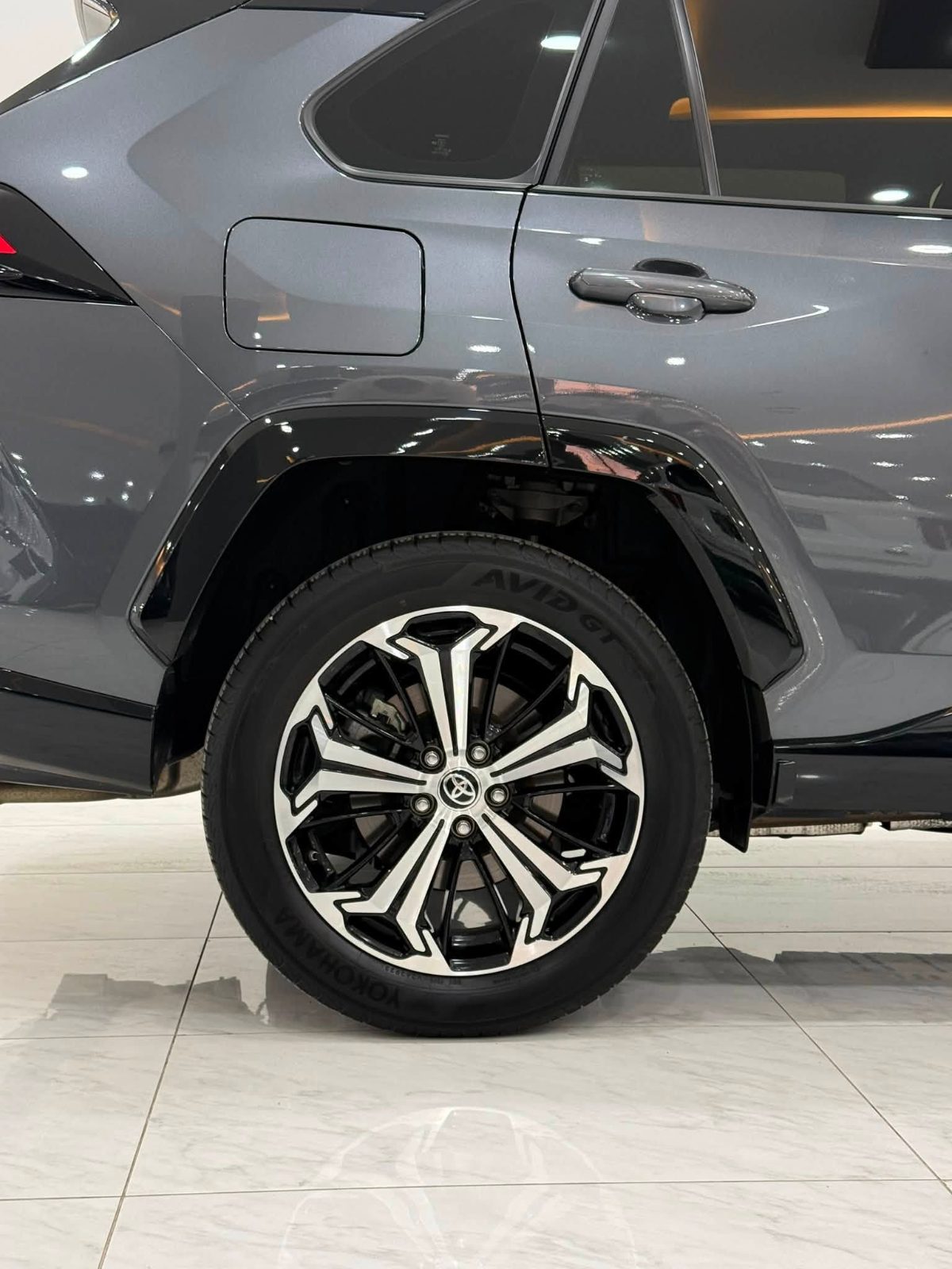TOYOTA RAV 4 PLUG IN HYBRID STYLE - صورة 5 من 28