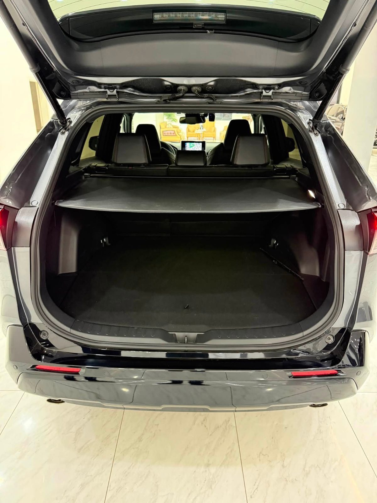 TOYOTA RAV 4 PLUG IN HYBRID STYLE - صورة 7 من 28
