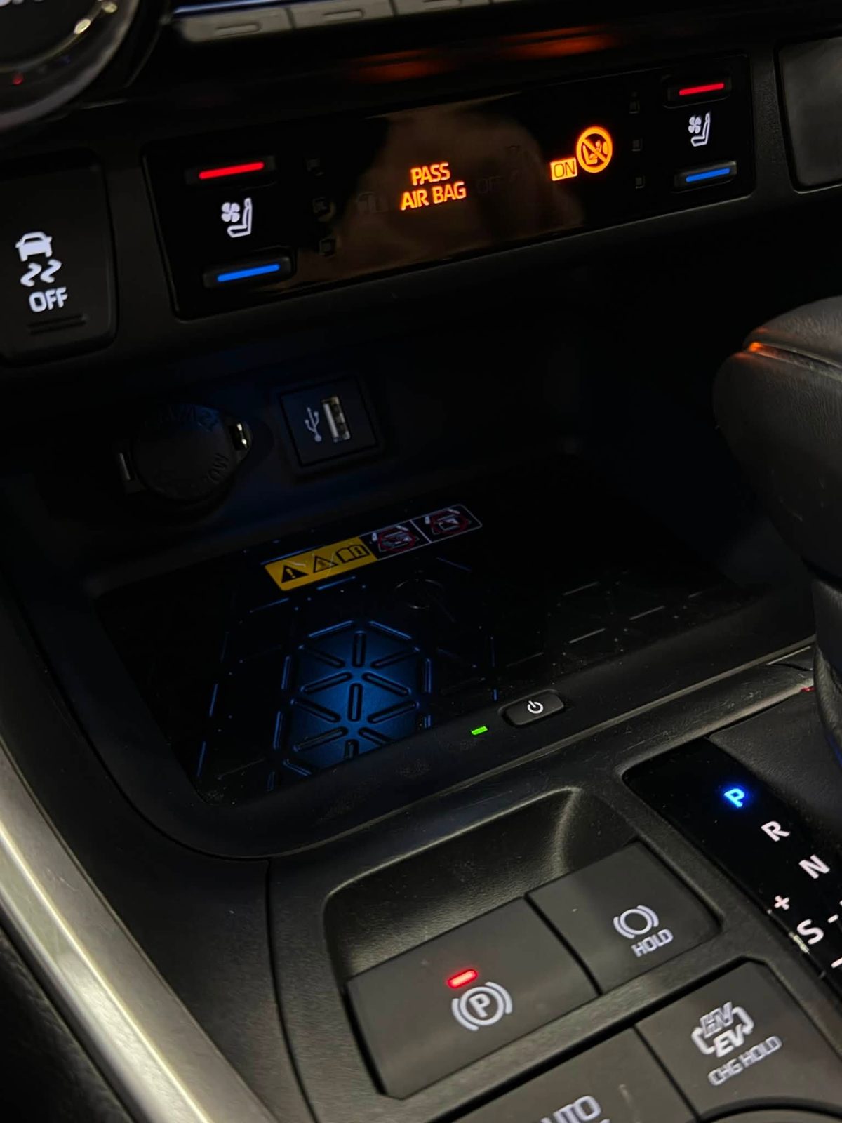 TOYOTA RAV 4 PLUG IN HYBRID STYLE - صورة 11 من 28