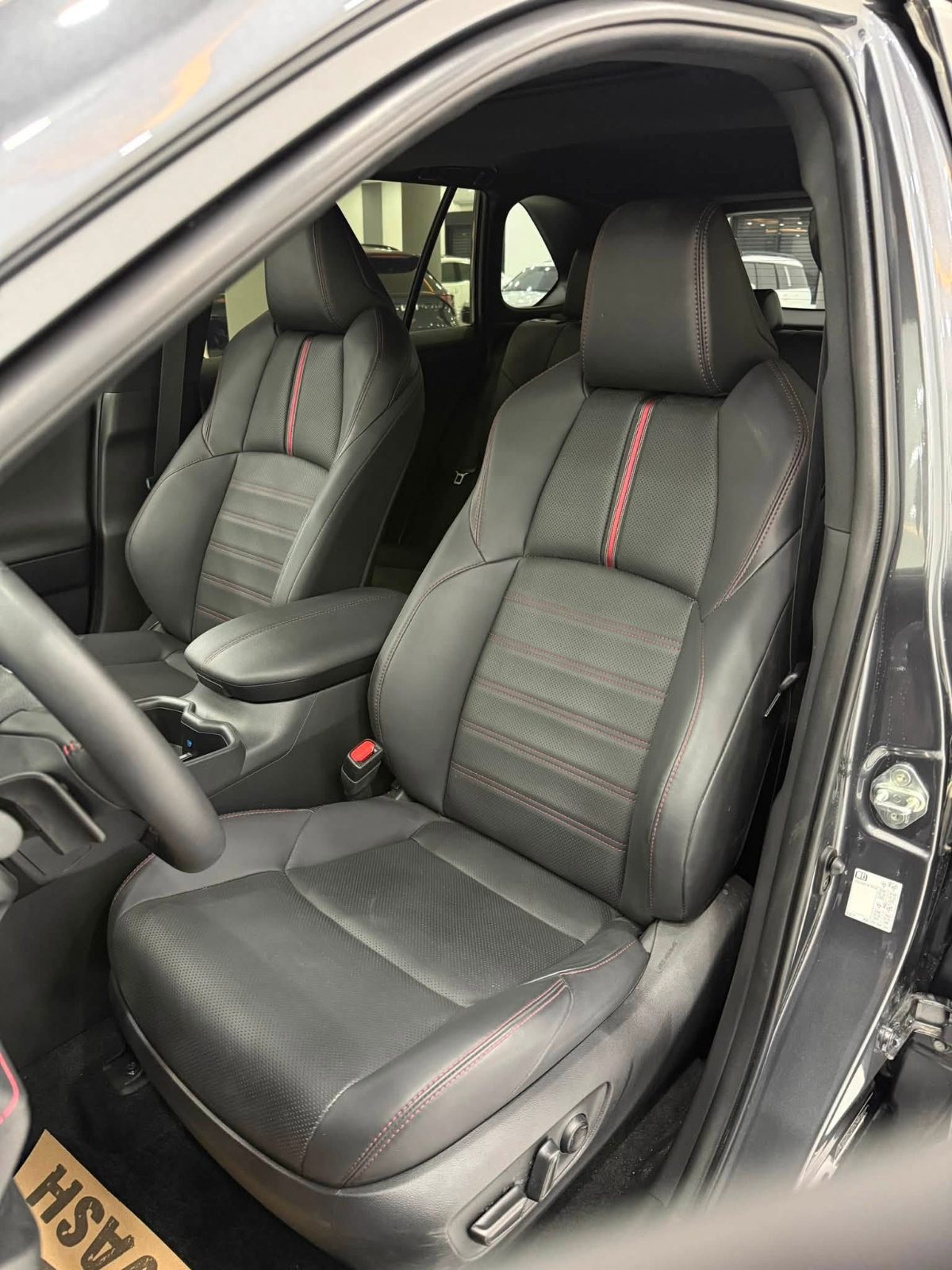 TOYOTA RAV 4 PLUG IN HYBRID STYLE - صورة 13 من 28