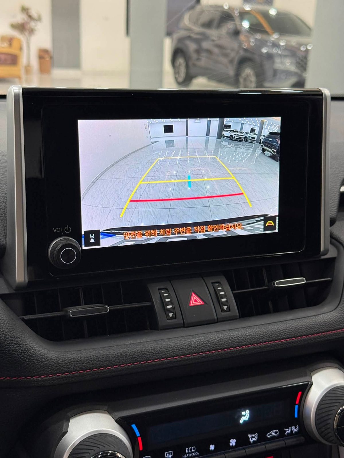 TOYOTA RAV 4 PLUG IN HYBRID STYLE - صورة 20 من 28