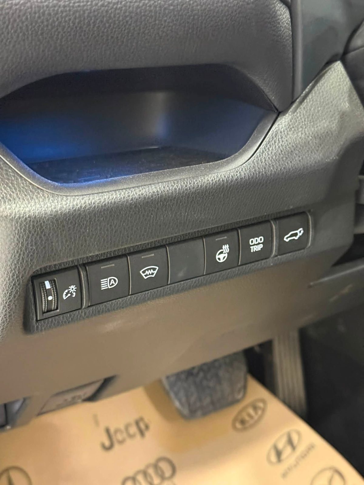 TOYOTA RAV 4 PLUG IN HYBRID STYLE - صورة 21 من 28