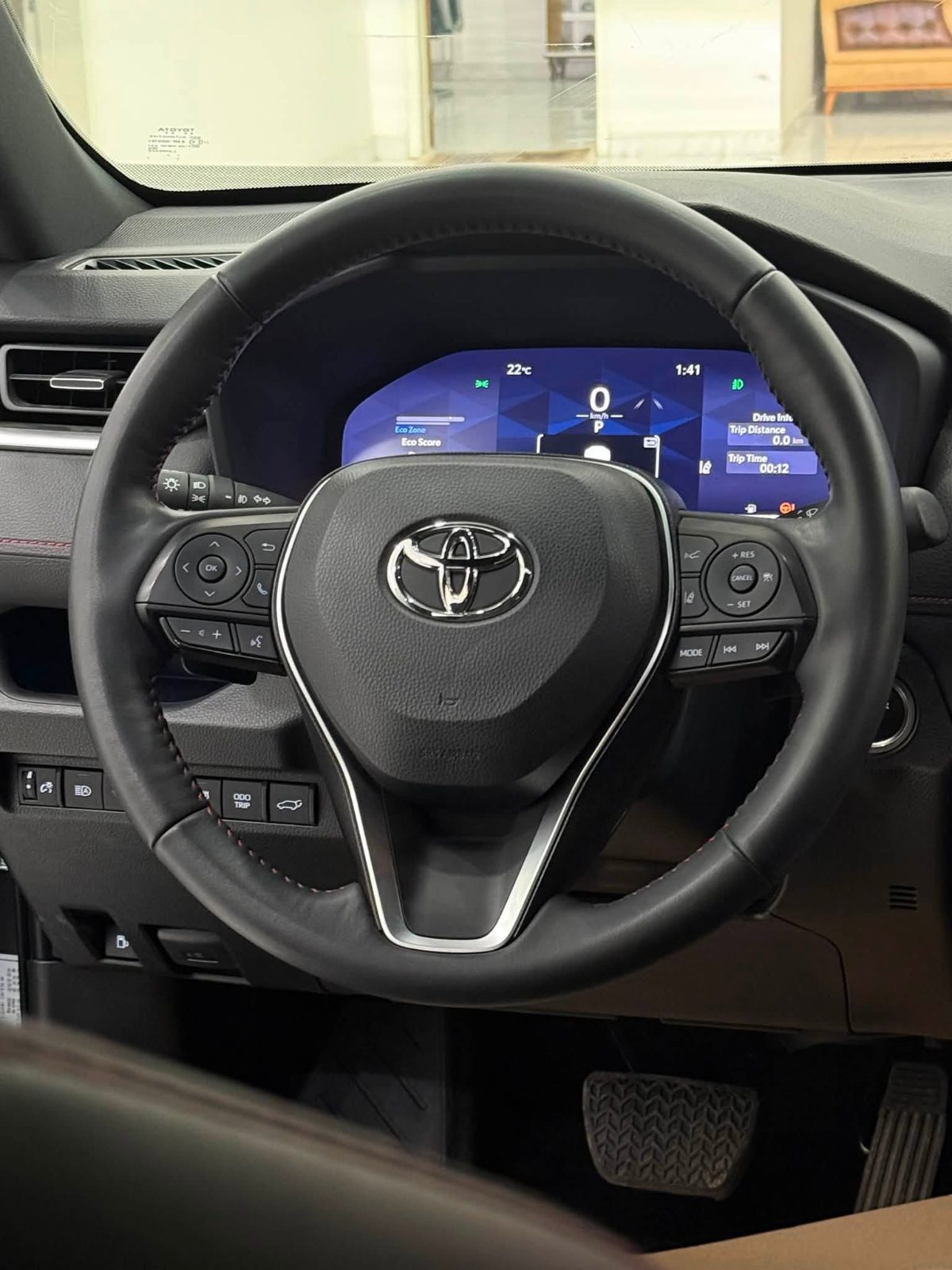 TOYOTA RAV 4 PLUG IN HYBRID STYLE - صورة 22 من 28