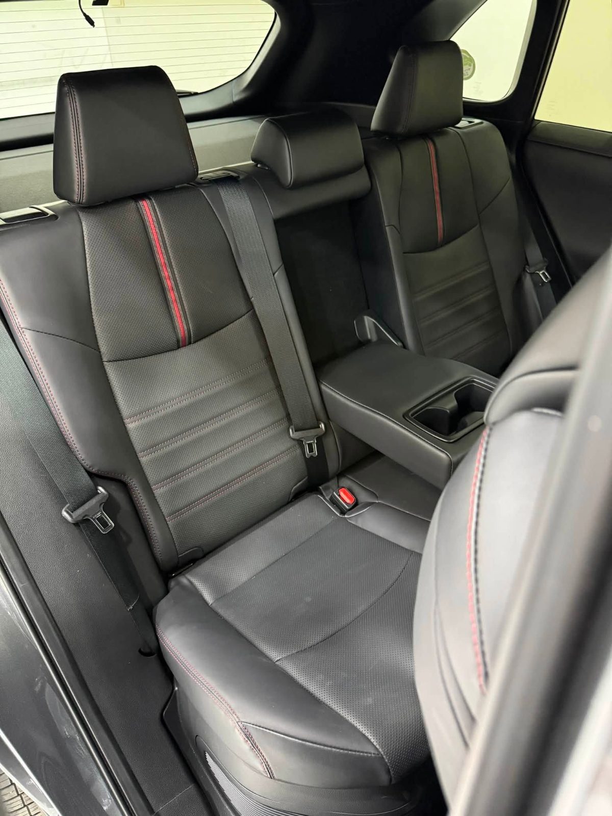 TOYOTA RAV 4 PLUG IN HYBRID STYLE - صورة 25 من 28