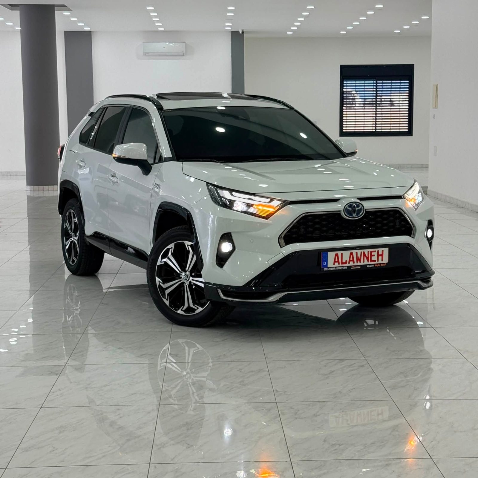 TOYOTA RAV 4 PLUG IN HYBRID STYLE - صورة 2 من 27