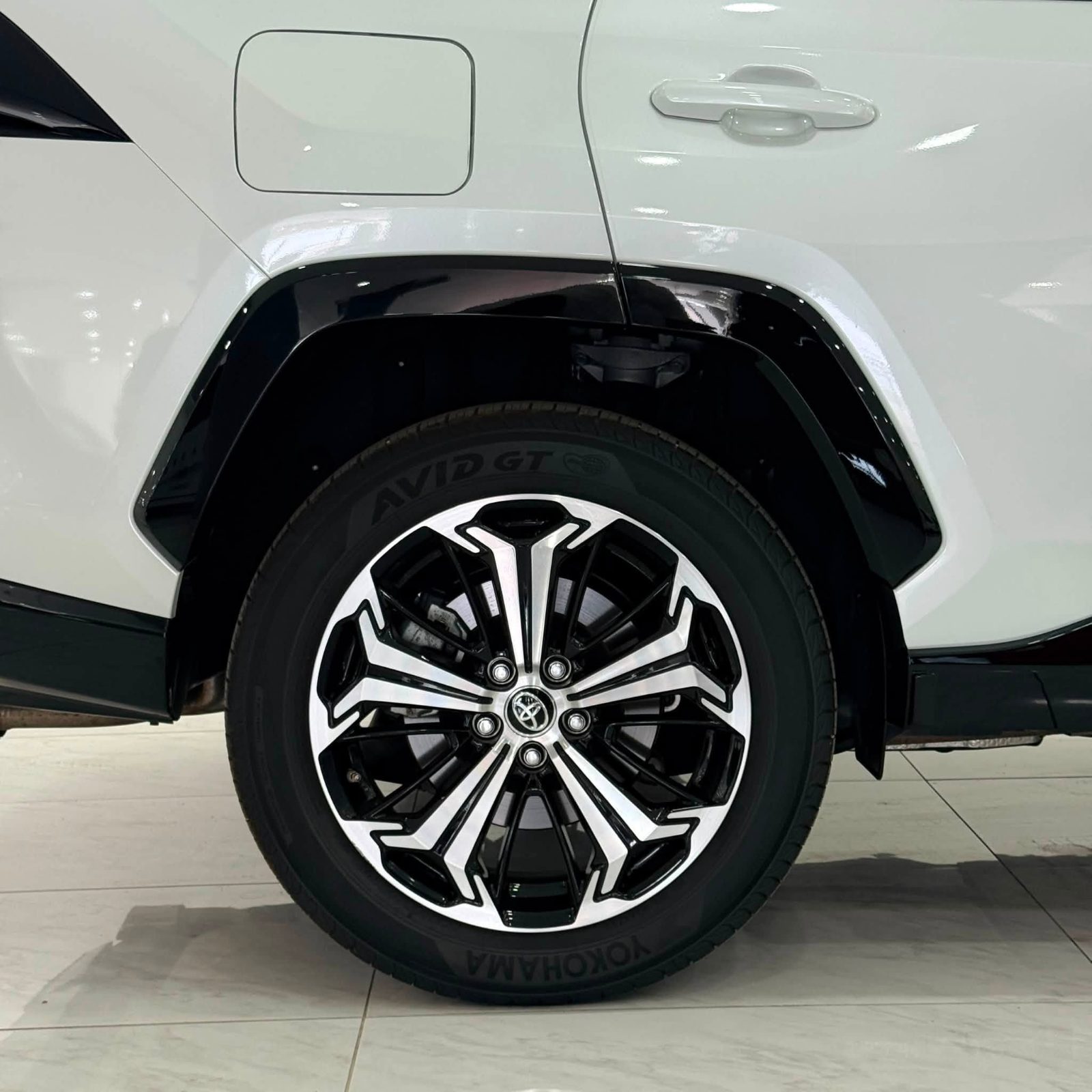 TOYOTA RAV 4 PLUG IN HYBRID STYLE - صورة 3 من 27