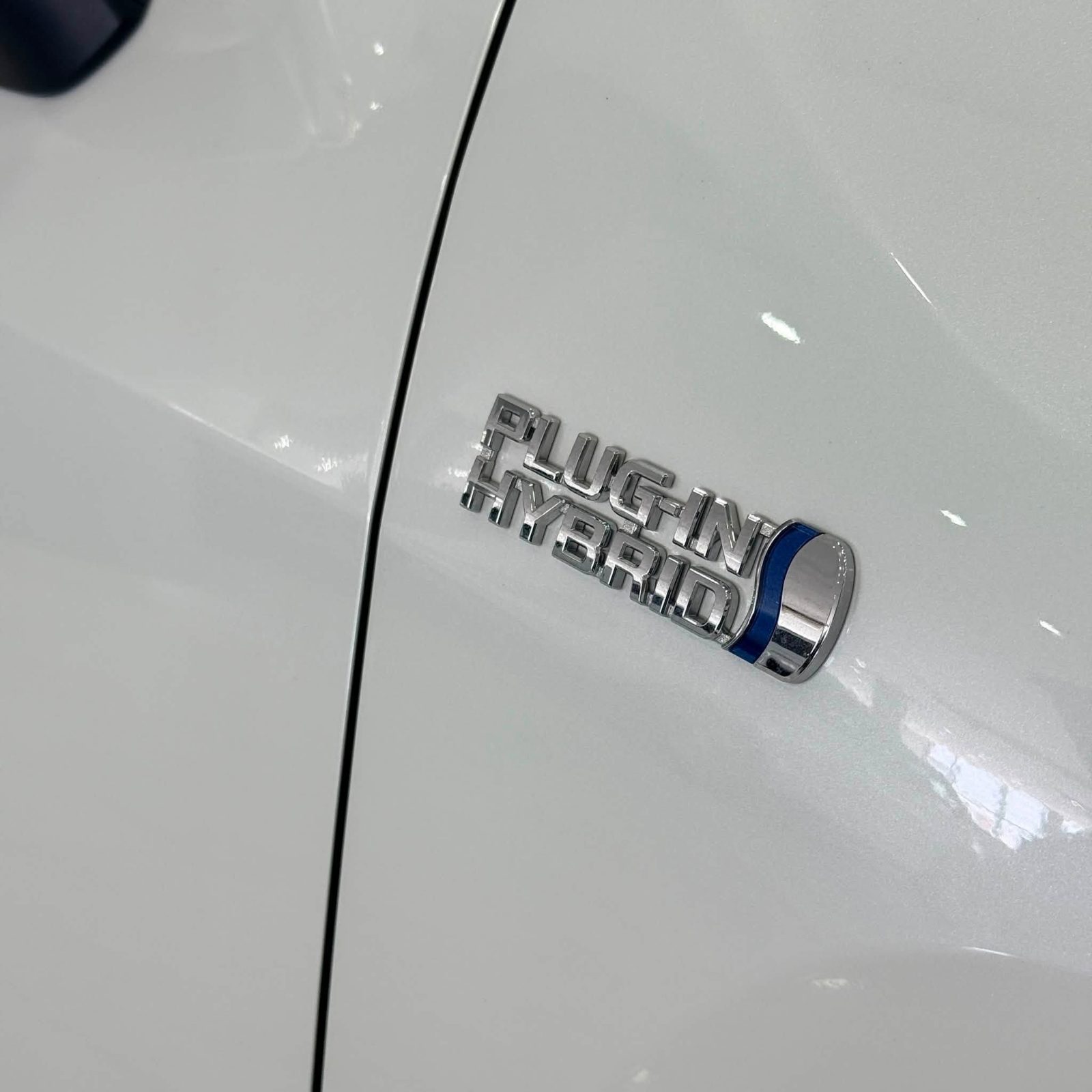 TOYOTA RAV 4 PLUG IN HYBRID STYLE - صورة 4 من 27
