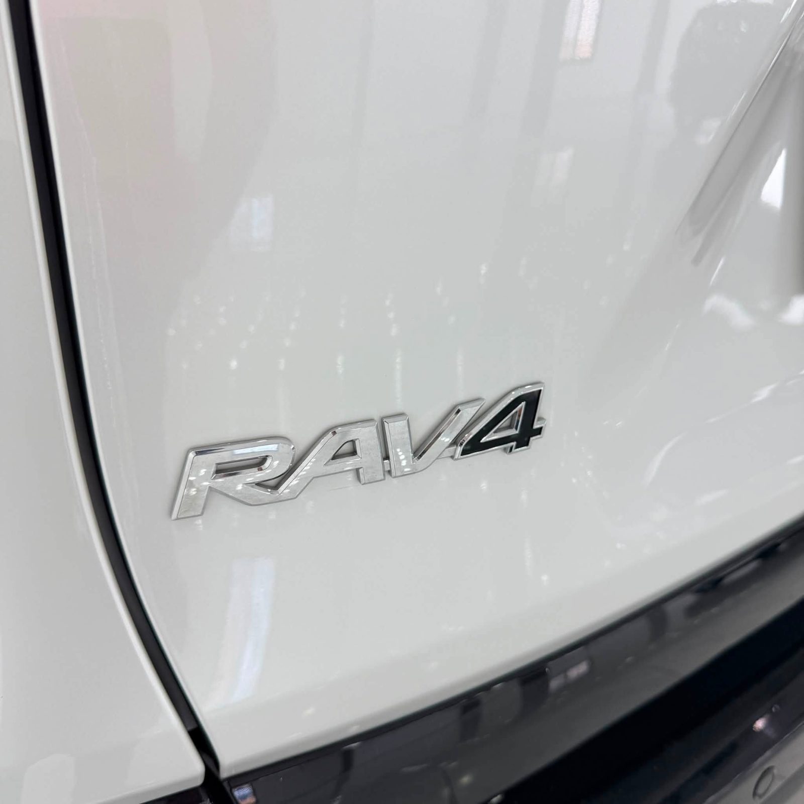 TOYOTA RAV 4 PLUG IN HYBRID STYLE - صورة 5 من 27