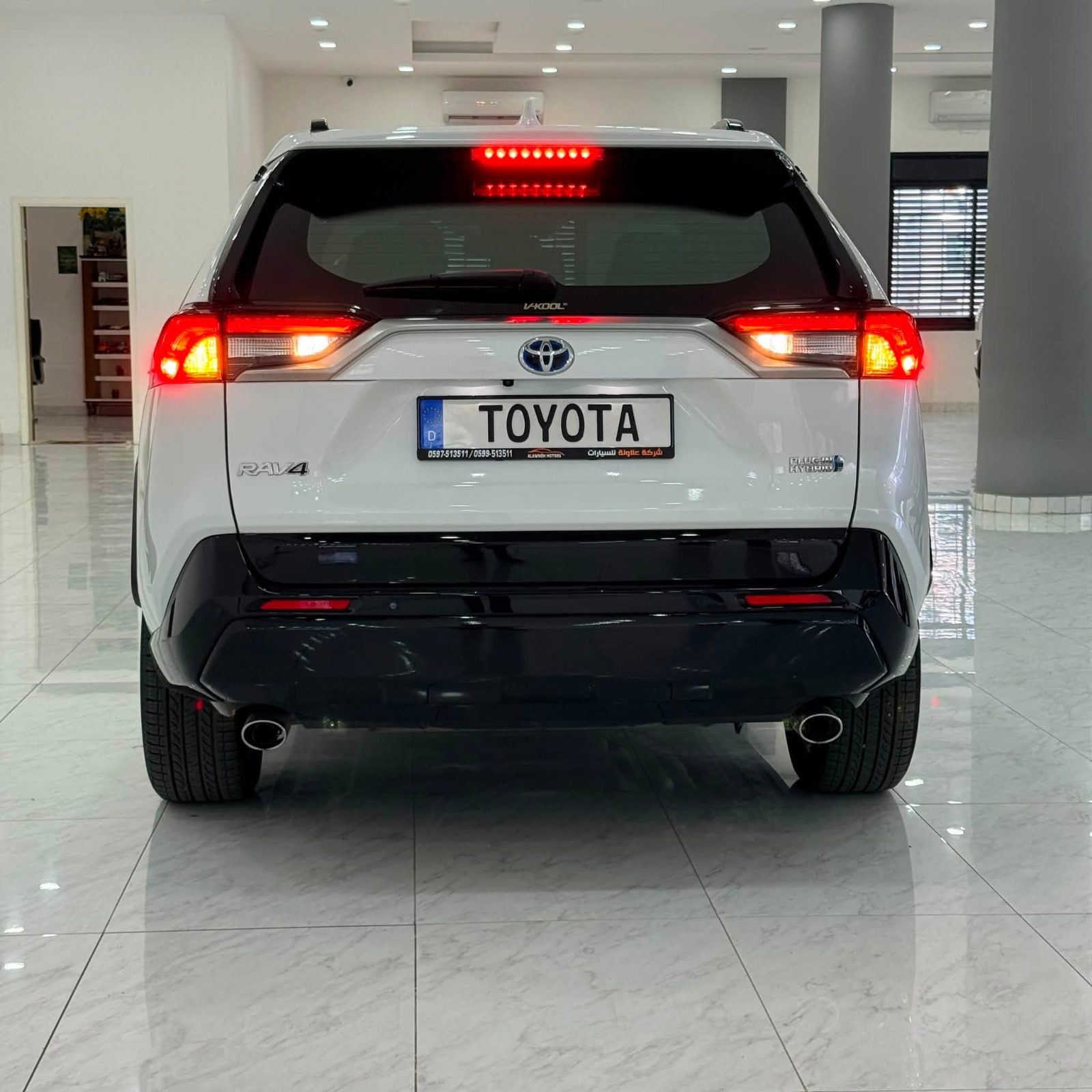 TOYOTA RAV 4 PLUG IN HYBRID STYLE - صورة 8 من 27