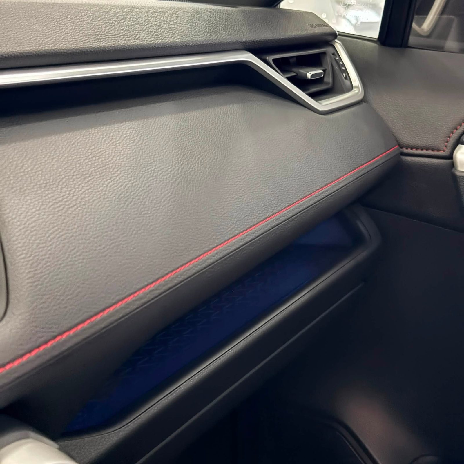 TOYOTA RAV 4 PLUG IN HYBRID STYLE - صورة 10 من 27