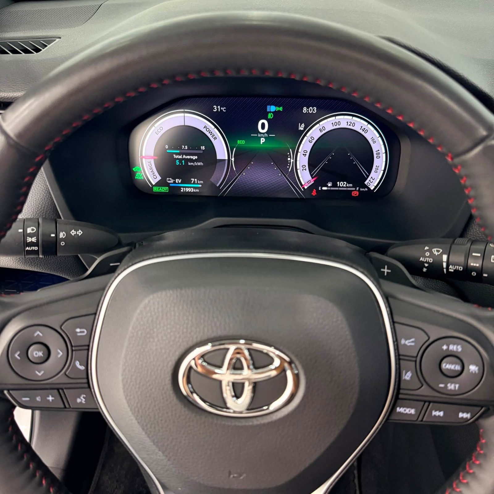 TOYOTA RAV 4 PLUG IN HYBRID STYLE - صورة 16 من 27