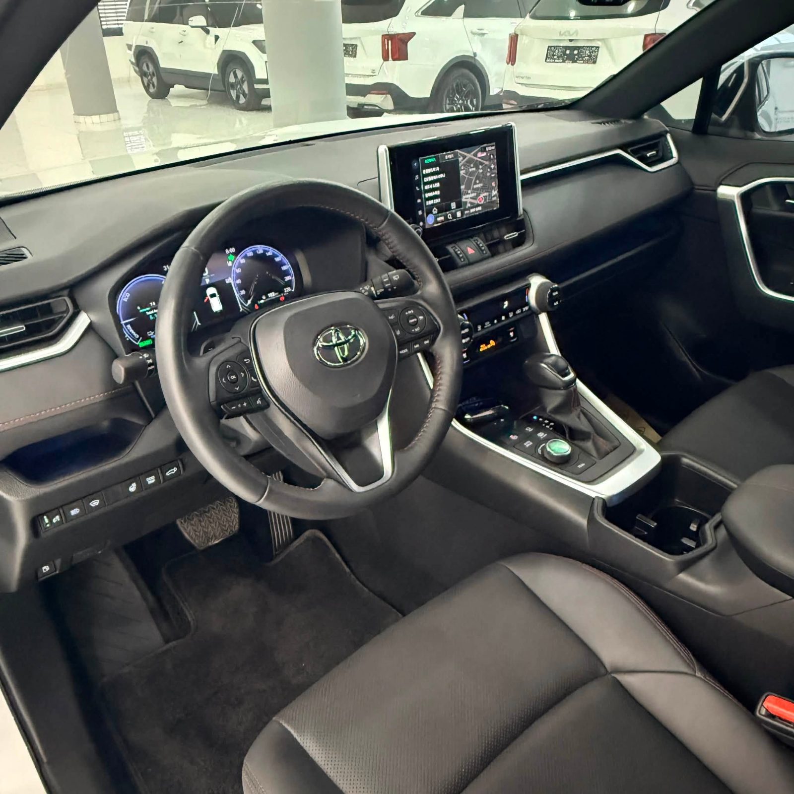 TOYOTA RAV 4 PLUG IN HYBRID STYLE - صورة 20 من 27