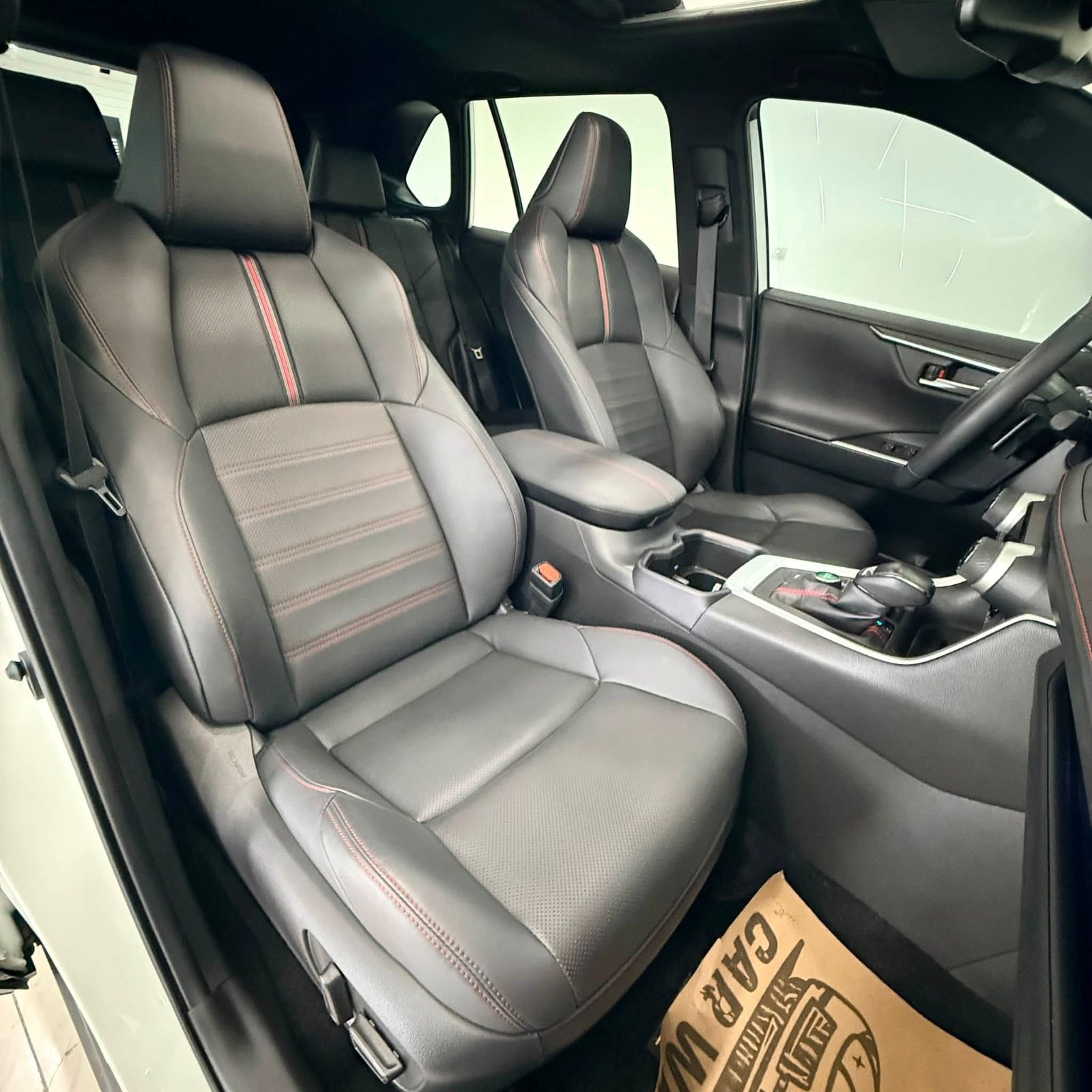 TOYOTA RAV 4 PLUG IN HYBRID STYLE - صورة 24 من 27