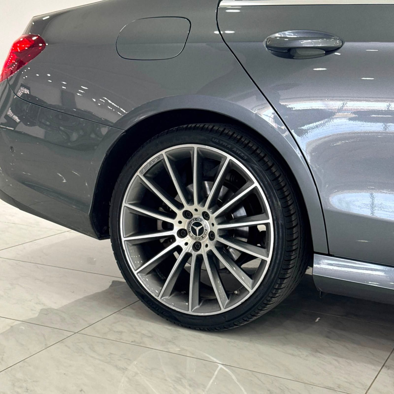 MERCEDES BENZ E200 AMG PAKIT - صورة 7 من 19