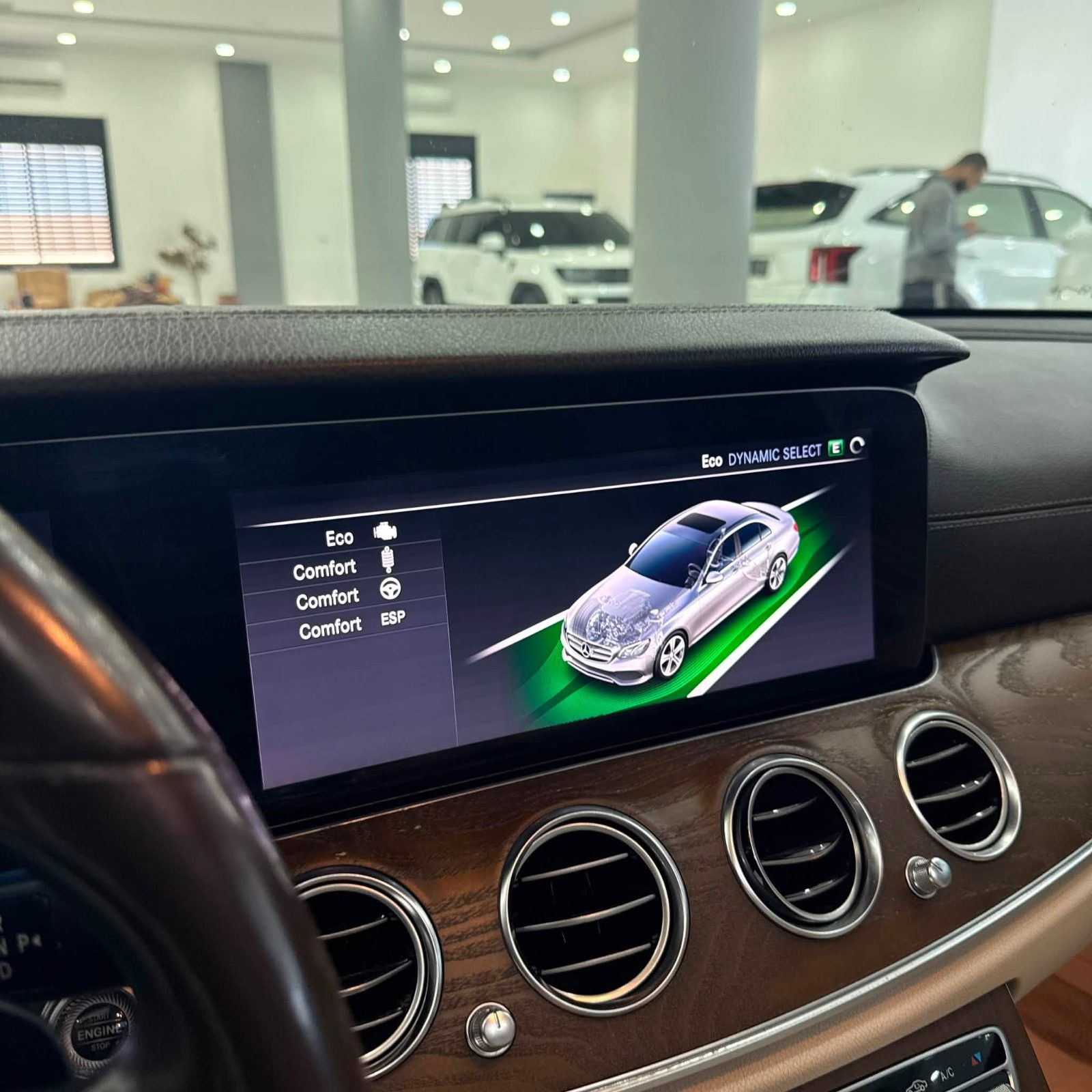 MERCEDES BENZ E200 AMG PAKIT - صورة 11 من 19