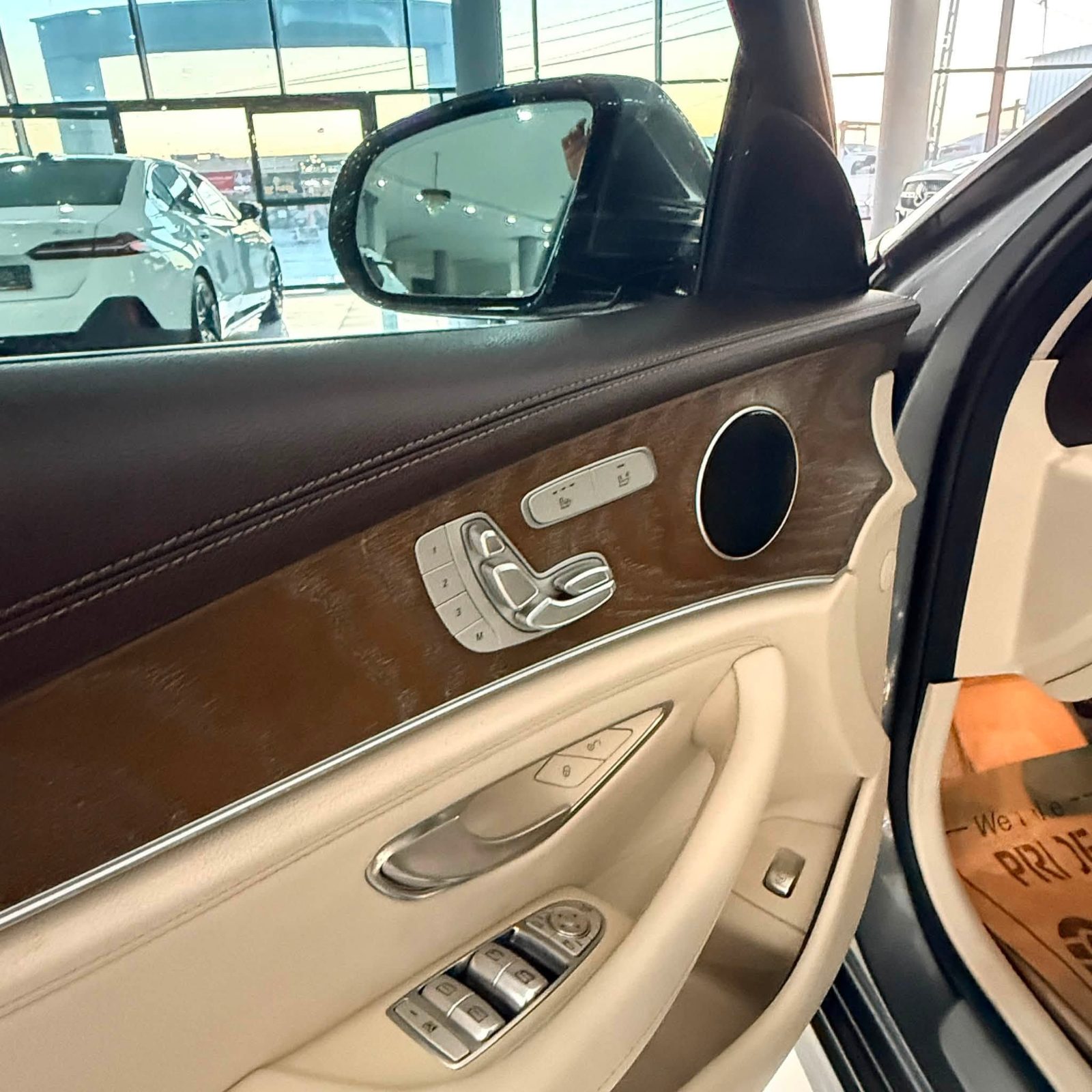 MERCEDES BENZ E200 AMG PAKIT - صورة 19 من 19