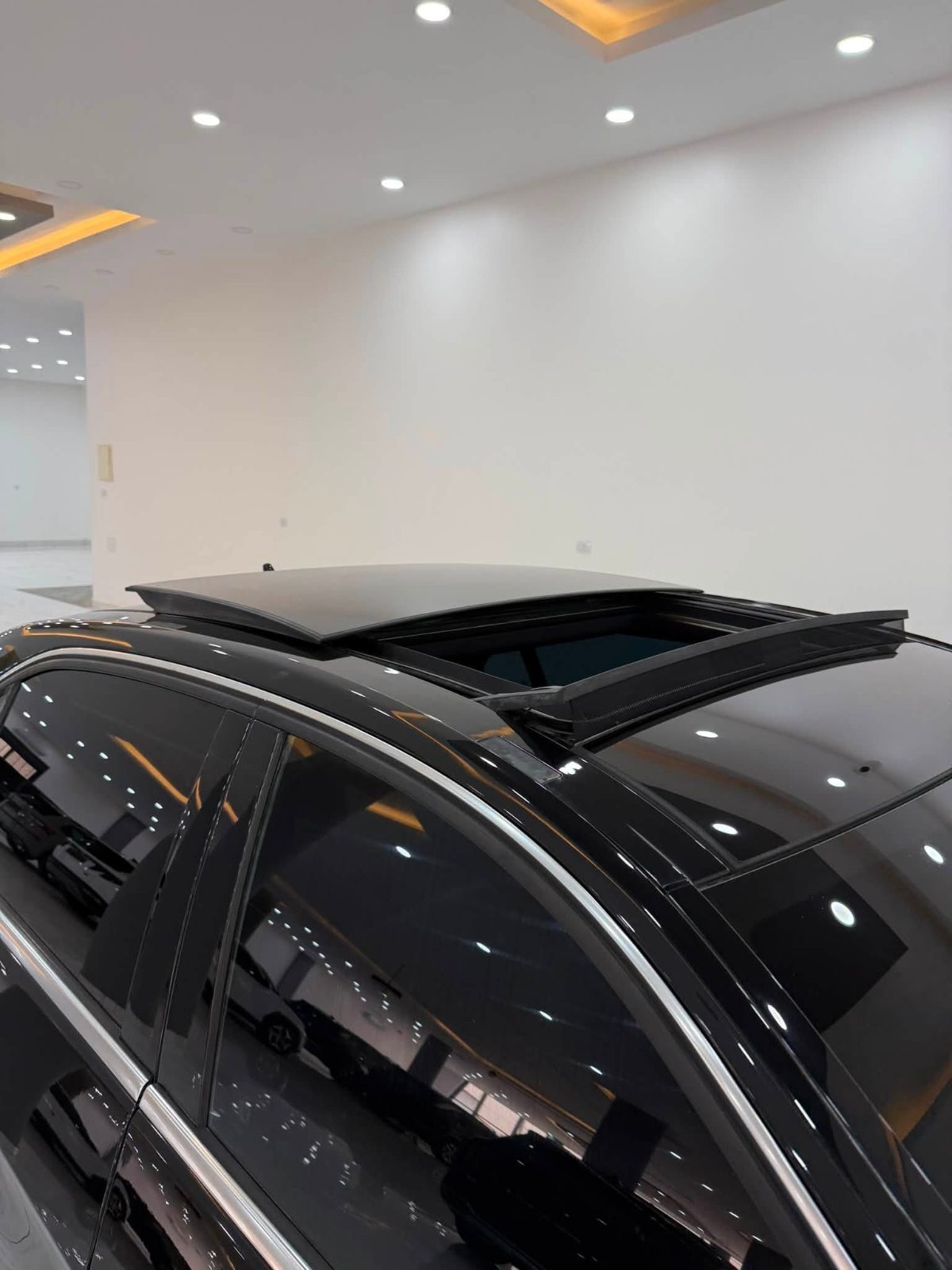 MERCEDES BENZ E200 AMG - صورة 10 من 15