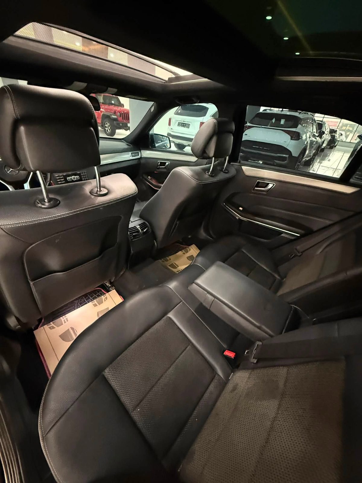 MERCEDES BENZ E200 AMG - صورة 11 من 15