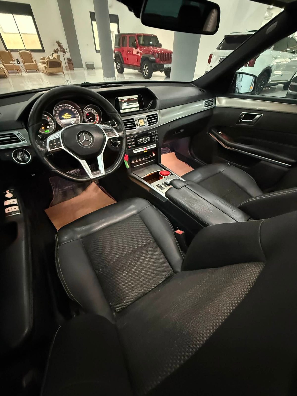 MERCEDES BENZ E200 AMG - صورة 13 من 15