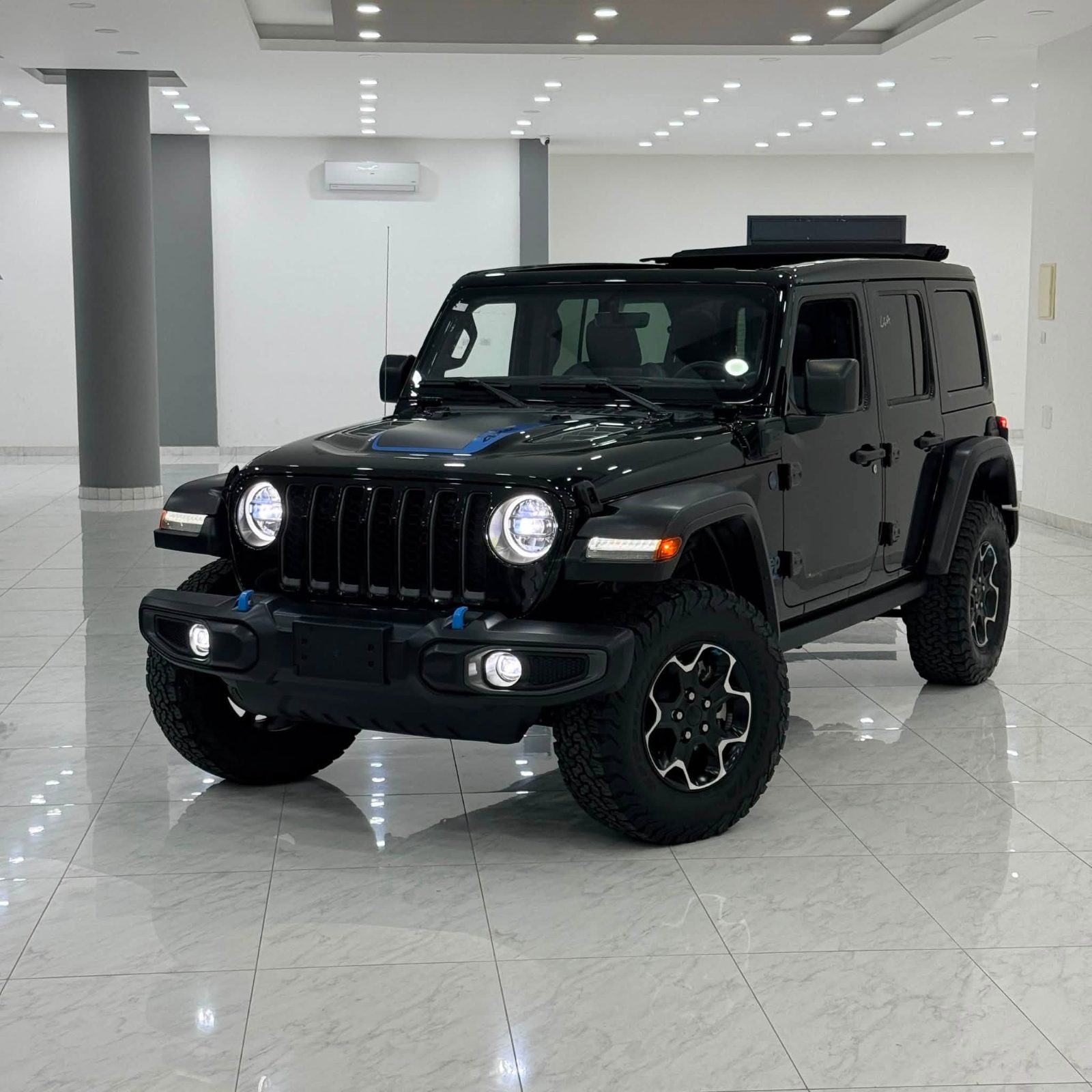 JEEP WRANGLER RUBICON HYBRID 4Xe - صورة 2 من 24