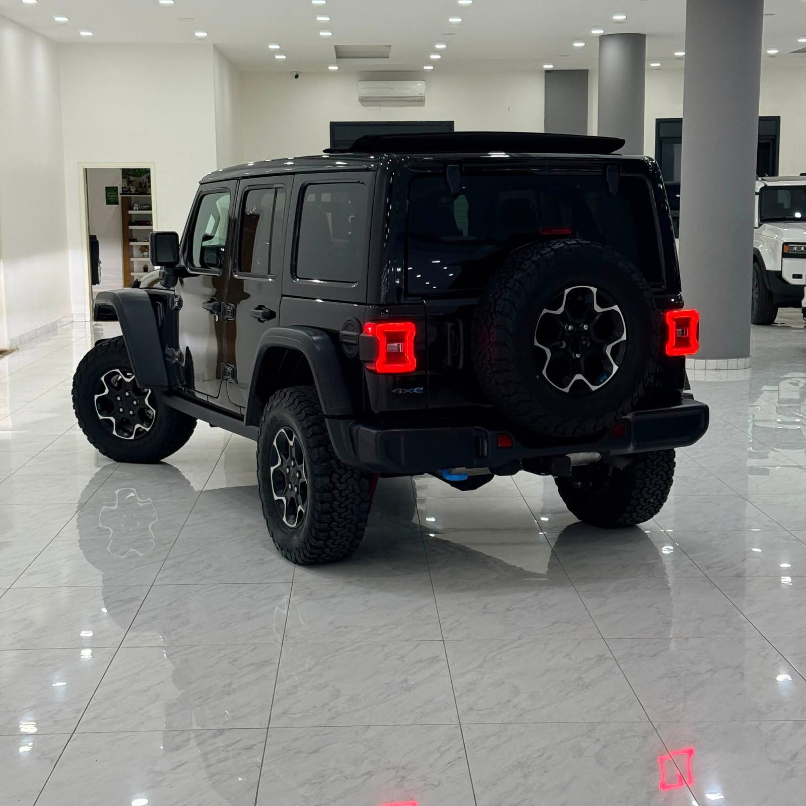 JEEP WRANGLER RUBICON HYBRID 4Xe - صورة 5 من 24