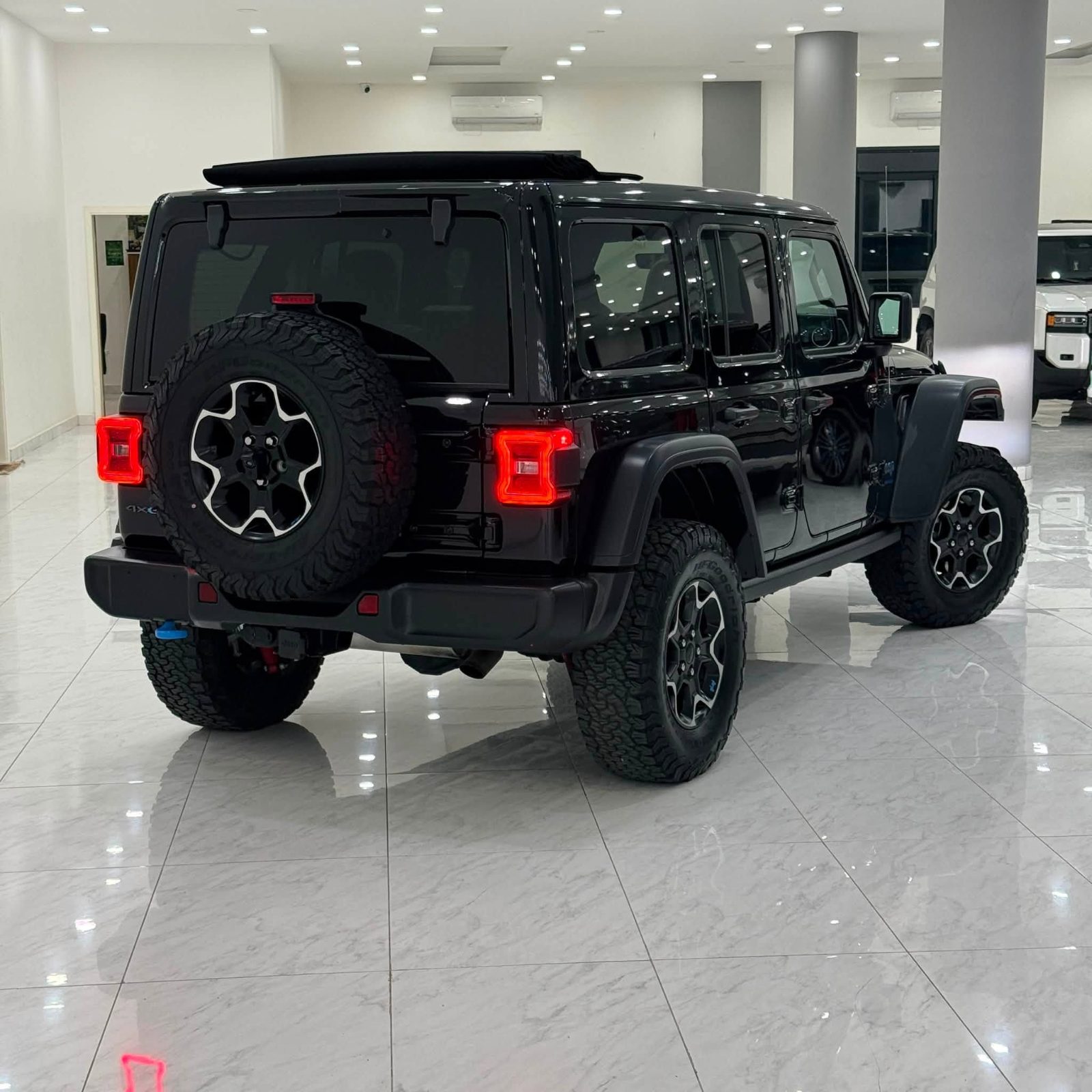 JEEP WRANGLER RUBICON HYBRID 4Xe - صورة 6 من 24
