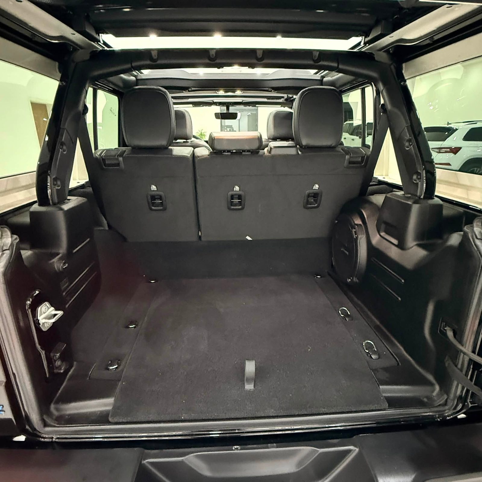 JEEP WRANGLER RUBICON HYBRID 4Xe - صورة 9 من 24
