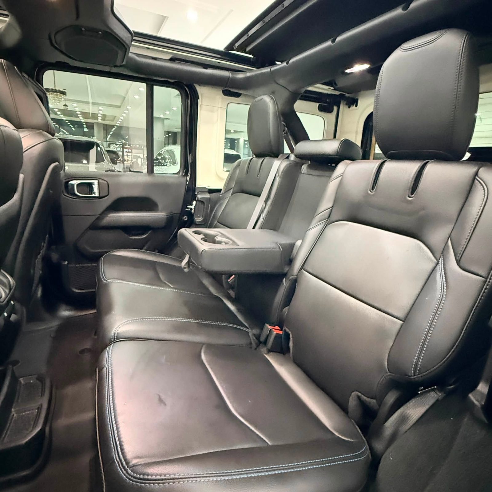 JEEP WRANGLER RUBICON HYBRID 4Xe - صورة 16 من 24