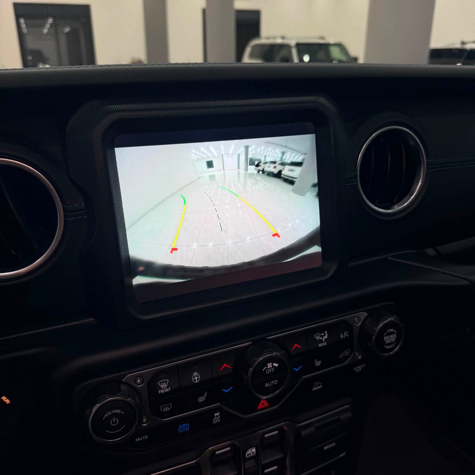 JEEP WRANGLER RUBICON HYBRID 4Xe - صورة 21 من 24