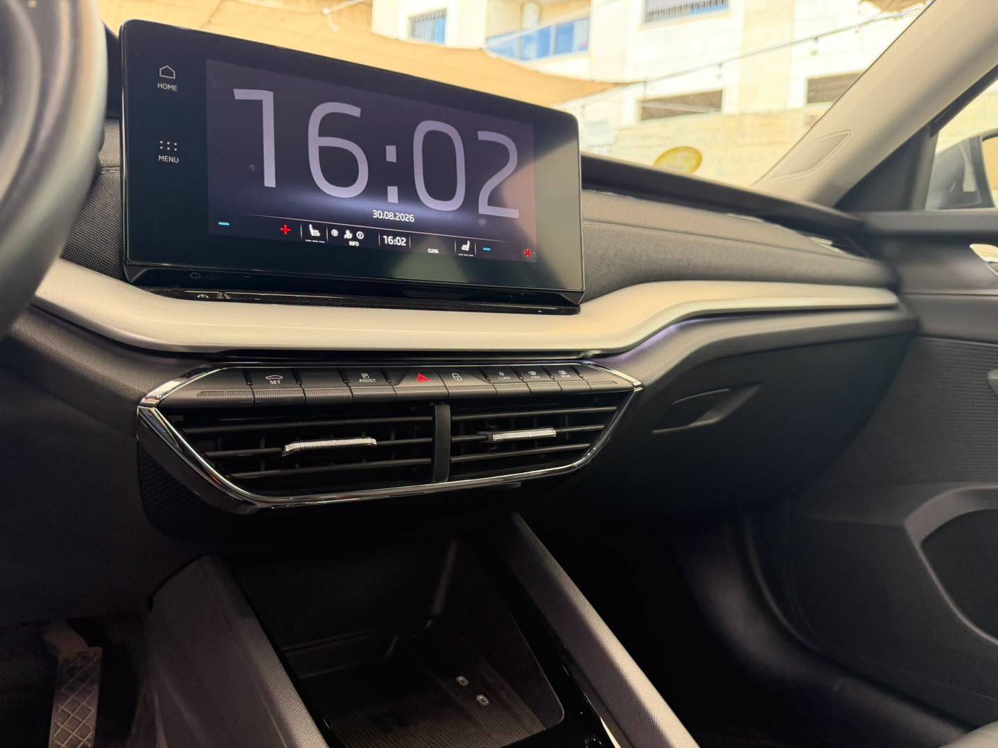 Skoda Octavia Limousine 2024 - صورة 11 من 13